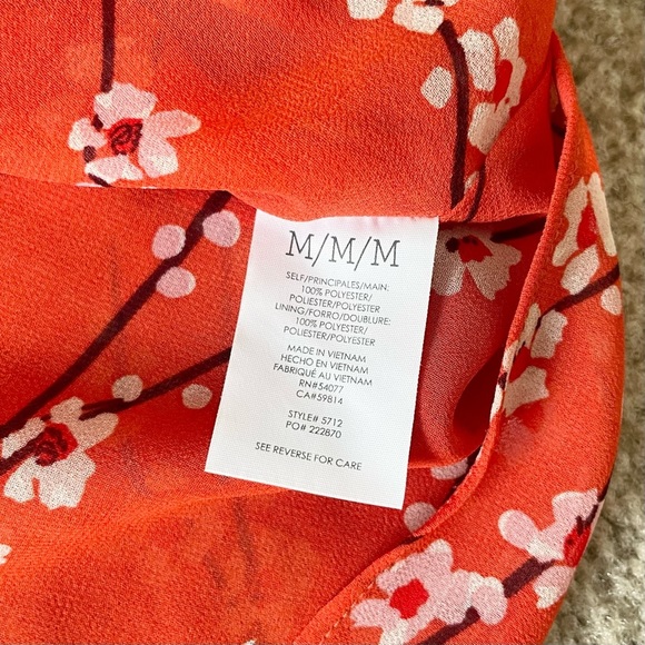 🎃 CAbi Tulip Sleeve Orange Blouse with Cherry Blossom Print Medium - Picture 14 of 15